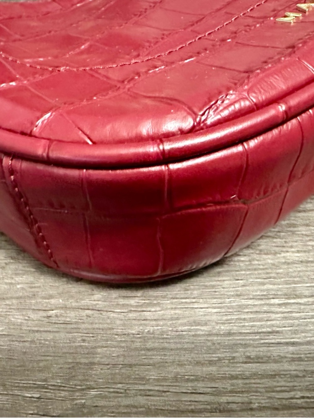 Red Croc-Embossed Chain Handle Shoulder Bag - Picture 6 of 8